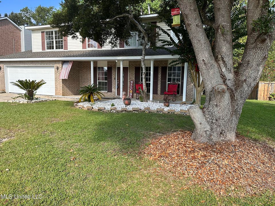 1st image of 15 Lakeview Dr
