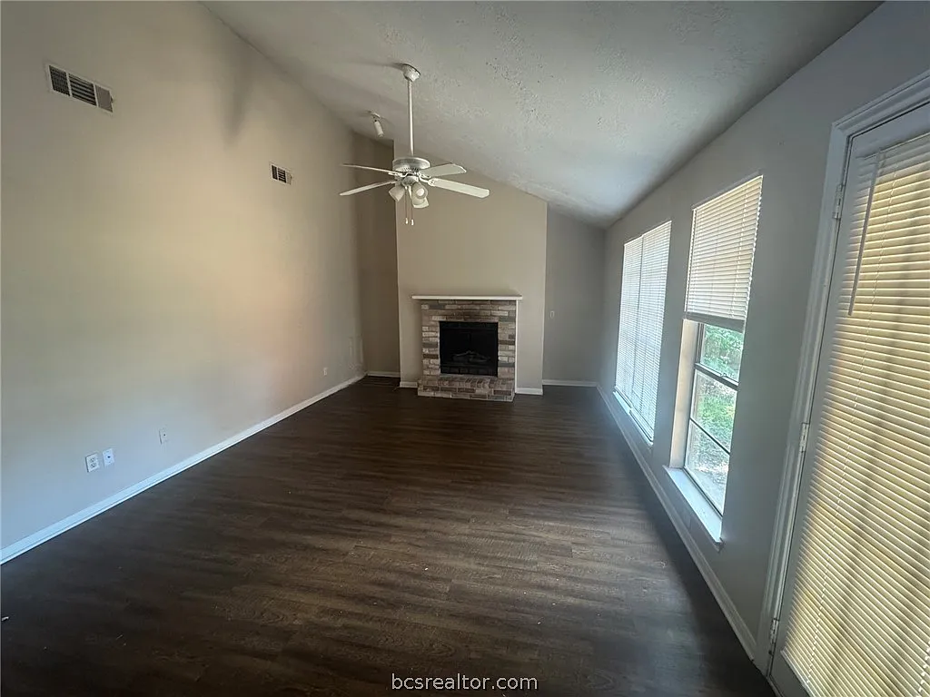 3 bed, 1265 sqft, $1,600 — Photo 3
