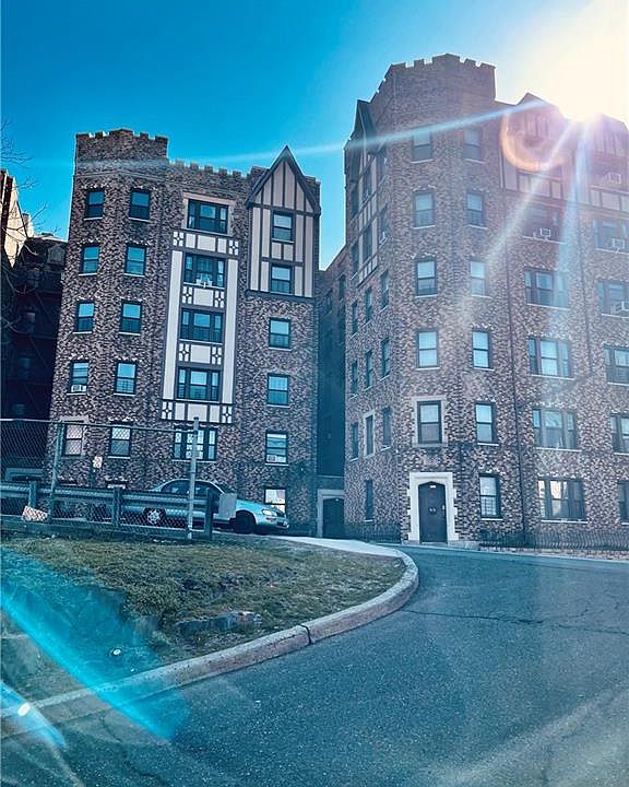 2nd image of 82-90 Caryl Ave #53
