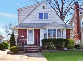 133 Emory Rd, Mineola, NY 11501