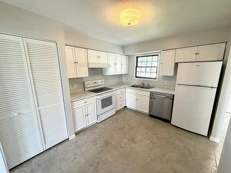 6014 Red Oak Dr — Photo 3