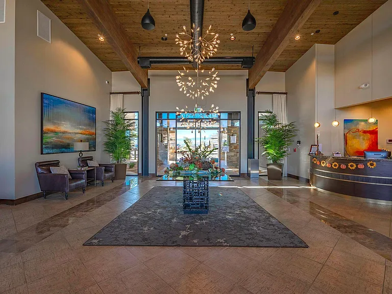 Access to the Escape amenities included, just a two minute walk on a walking path!
