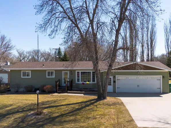 210 Russell St, Reynolds, ND 58275