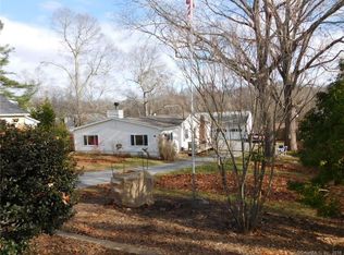 31 S Edgewood Rd, Niantic, CT 06357