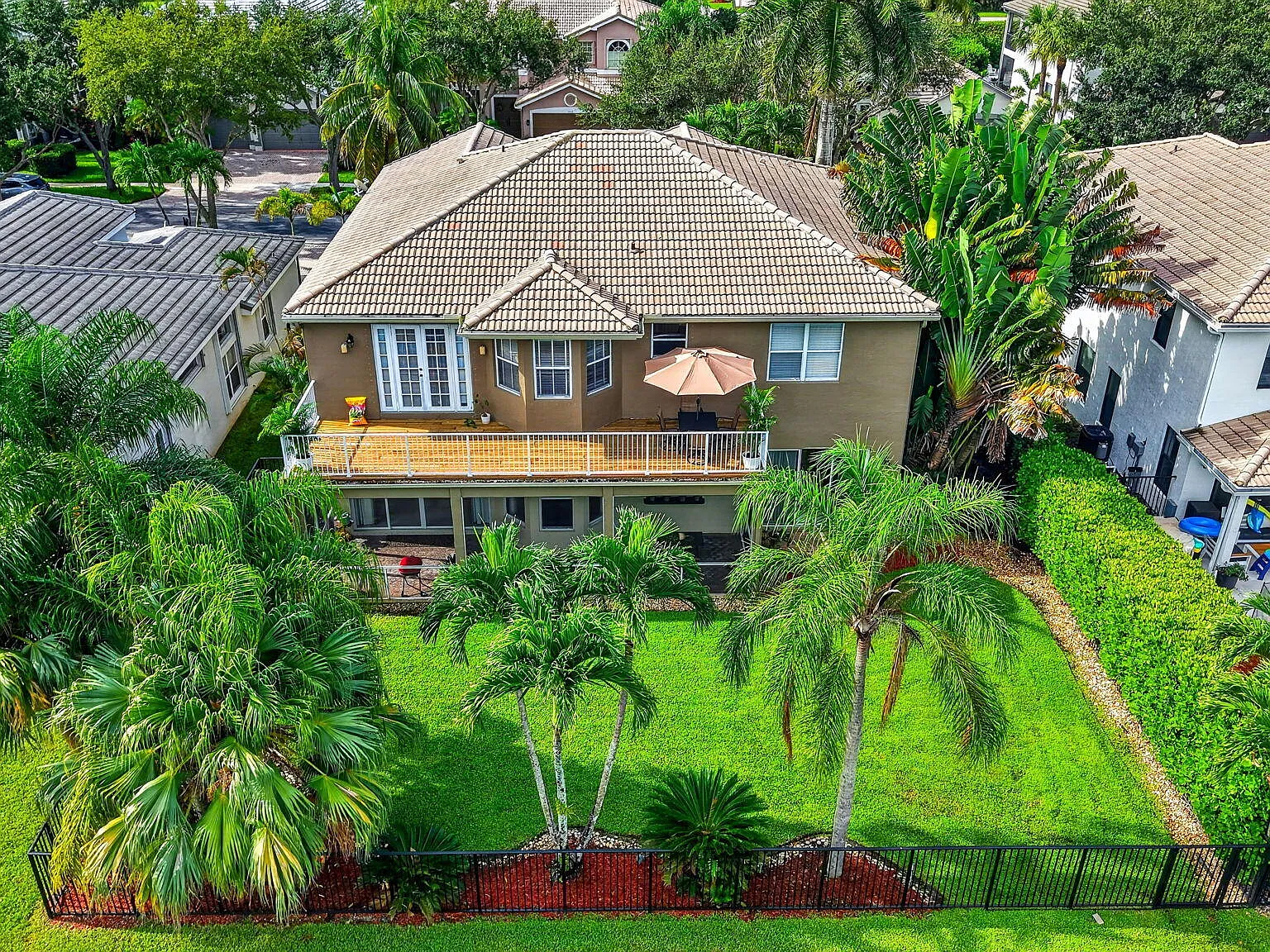 5 bed, 4.0 bath, 4156 sqft, $9,500 — Photo 4