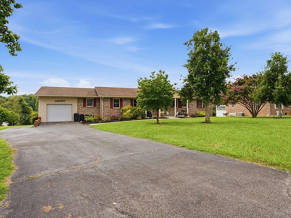 3rd image of 1684 Brookview Dr