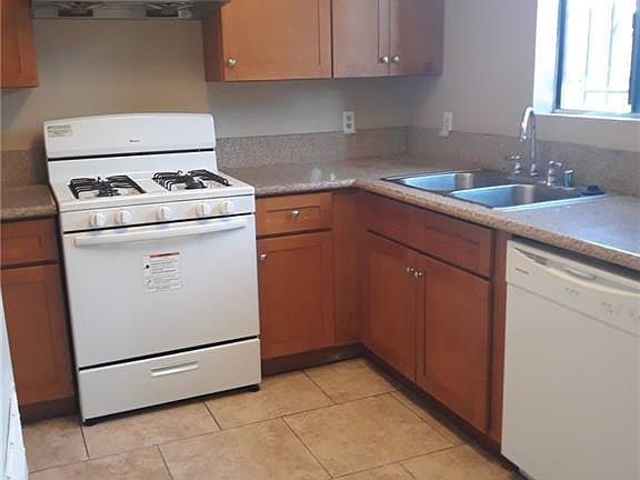 2nd image of 2568 Kelburn Ave APT A