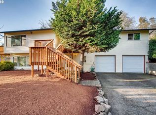 6661 Oakridge Dr, Gladstone, OR 97027