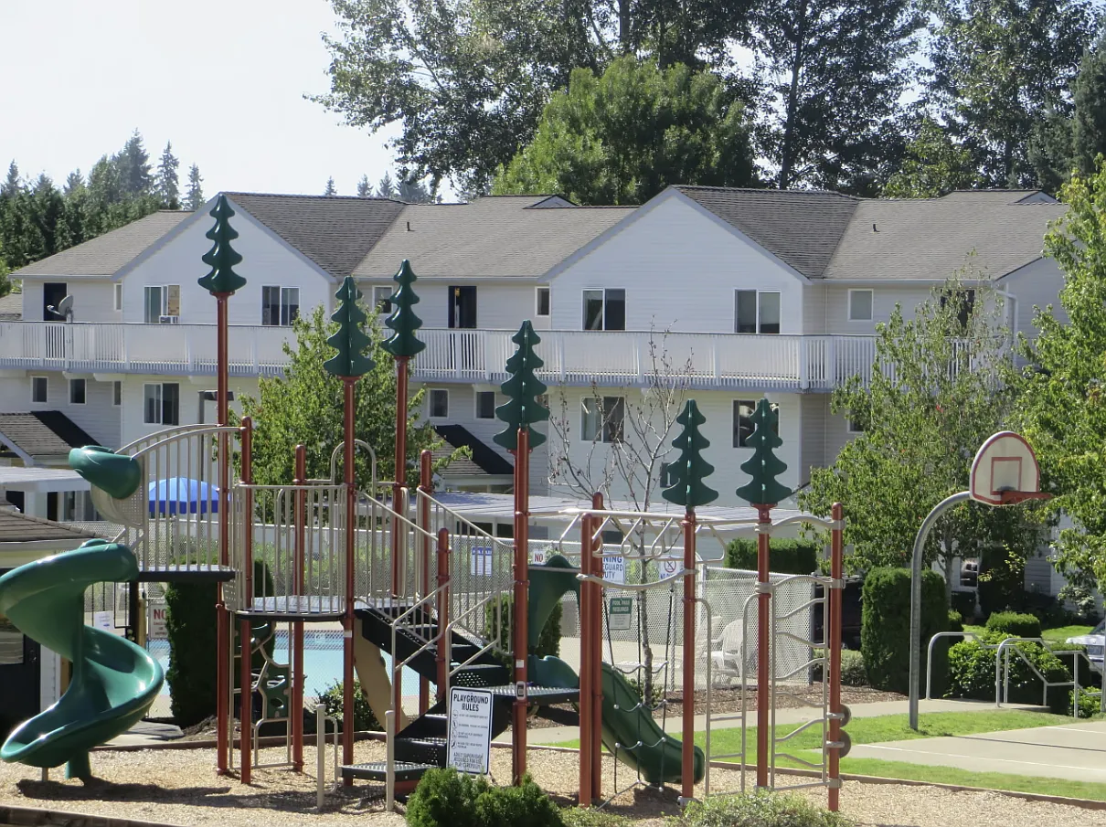 Cedars on 67th Apartments — Photo 2