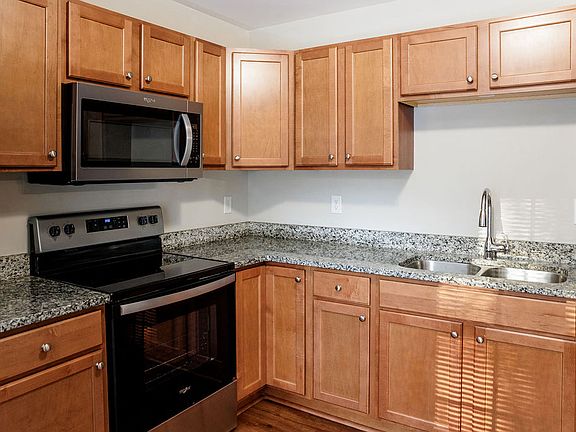 3rd image of 418 Sierra Rd