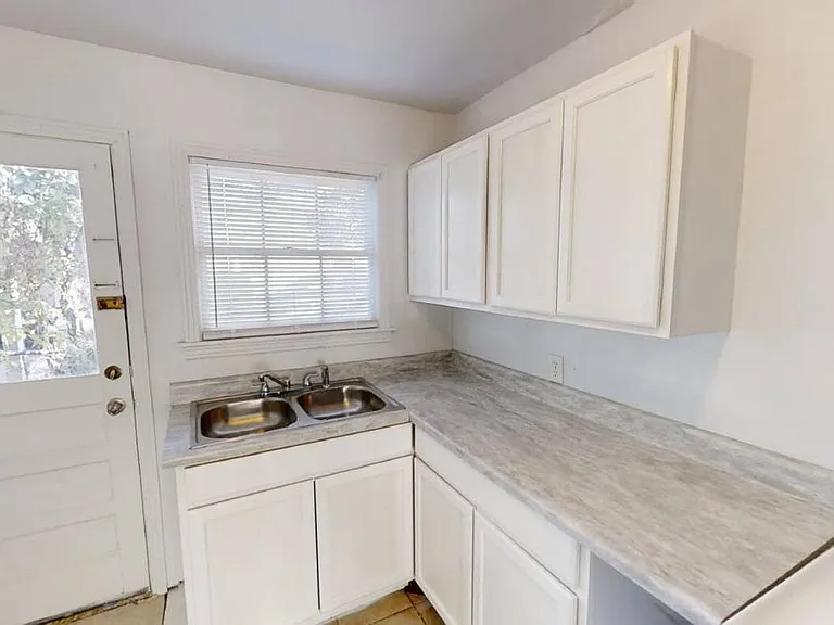 1903 Duncan Ave — Photo 9