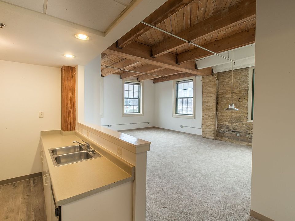 1st image of 913 N Spring St APT 210