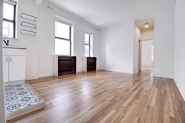 Rented by Urbane Brokerage | media 13