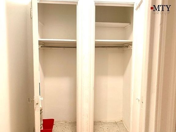 5th image of 155 E 52nd St #3