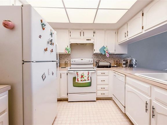 3rd image of 421 Mariner Dr #421