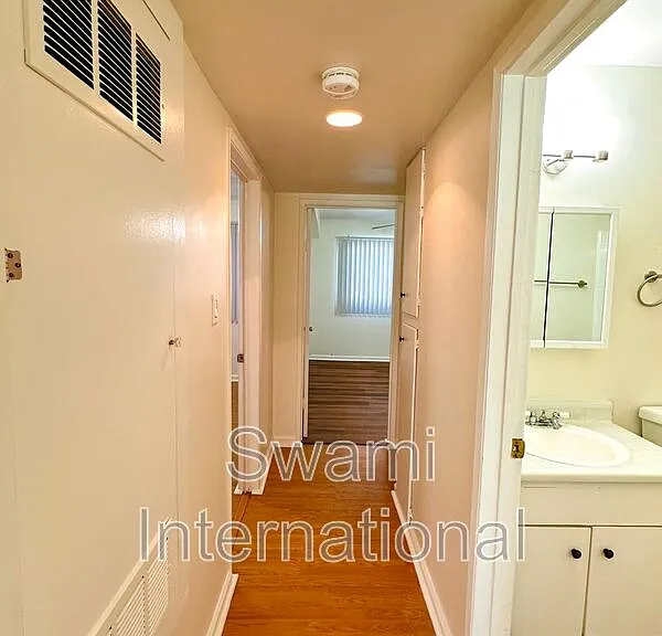 1535 W 102nd St #6 — Photo 3