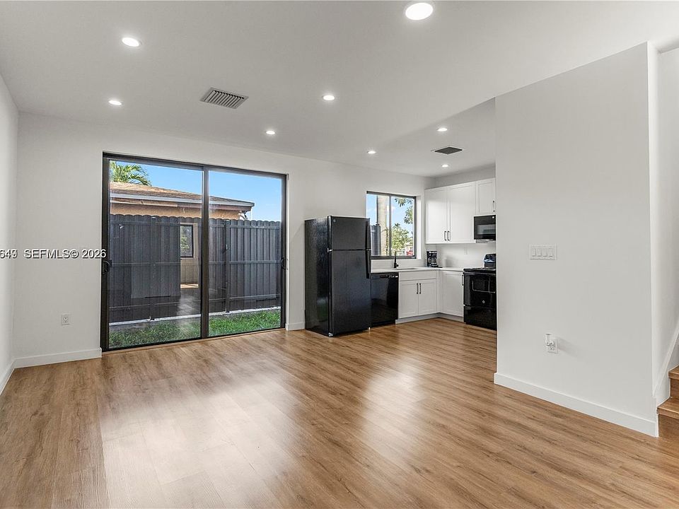 1st image of 401 SW 1st St #1