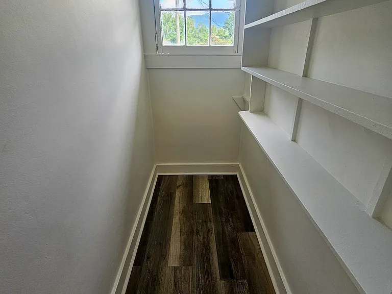 105 Campbell St — Photo 9