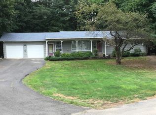 21 Hampton Knolls Rd, Holyoke, MA 01040