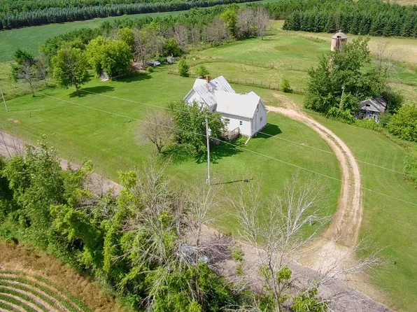 N6221 32nd Ave, Fremont, WI 54940