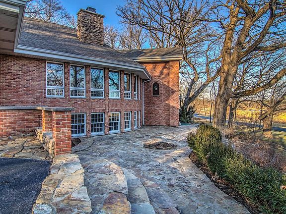 3rd image of 15270 Oakdale Pl