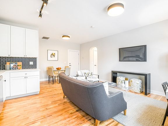 5th image of 656 W Wrightwood Ave #3536172