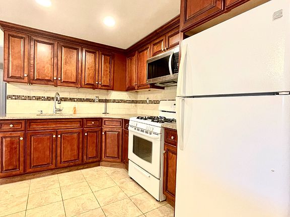 4th image of 715 E 84th St Floor 1