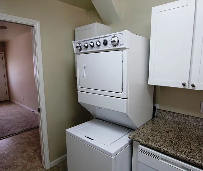 1445 Carleton Dr — Photo 5