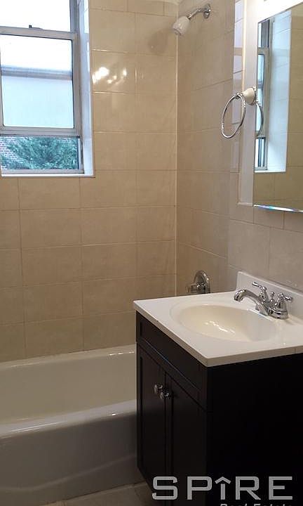 2nd image of 2106 33rd St APT A2