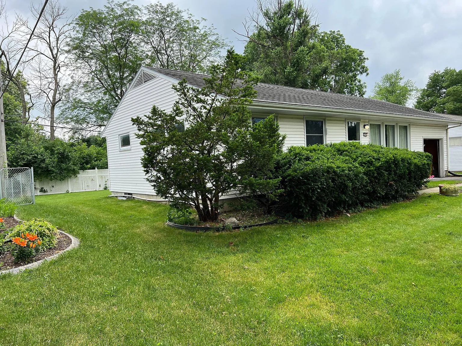 3 bed, 1150 sqft, $1,780 — Photo 3