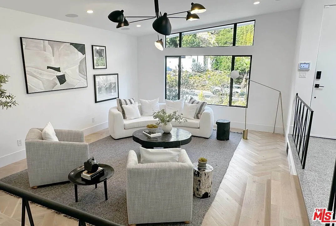 3 bed, 4.0 bath, 2698 sqft, $20,000 — Photo 3