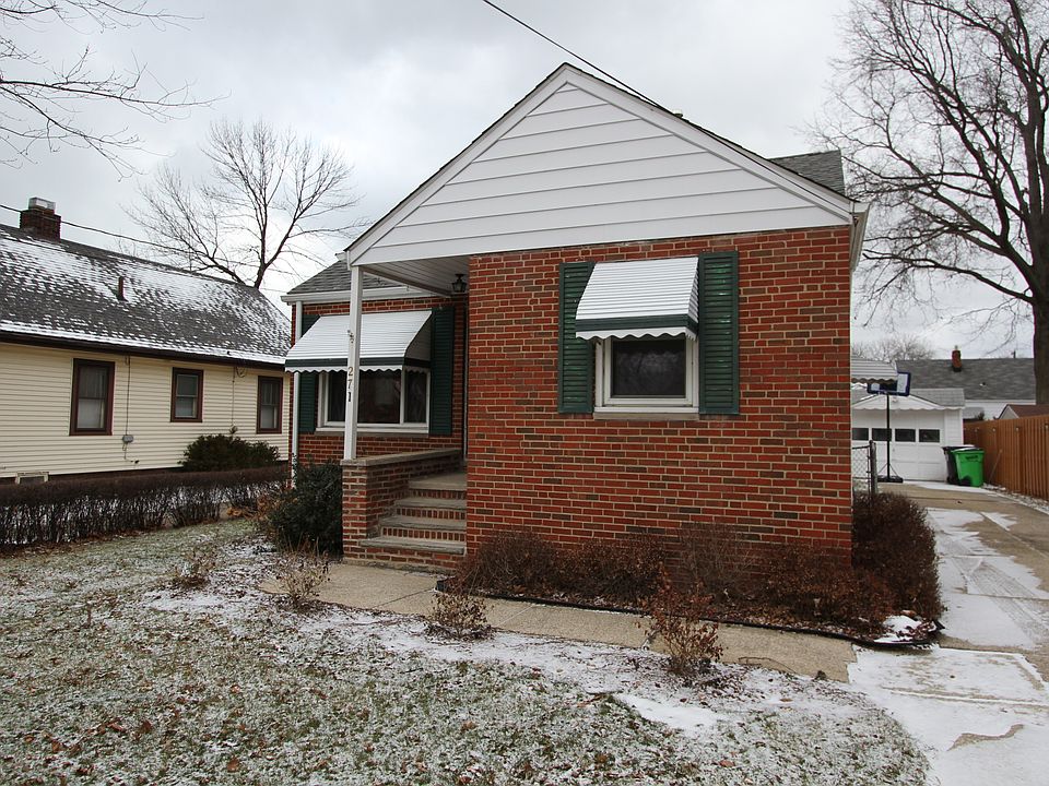 1st image of 271 E 324th St