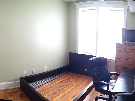 2nd image of 608 Bramhall Ave