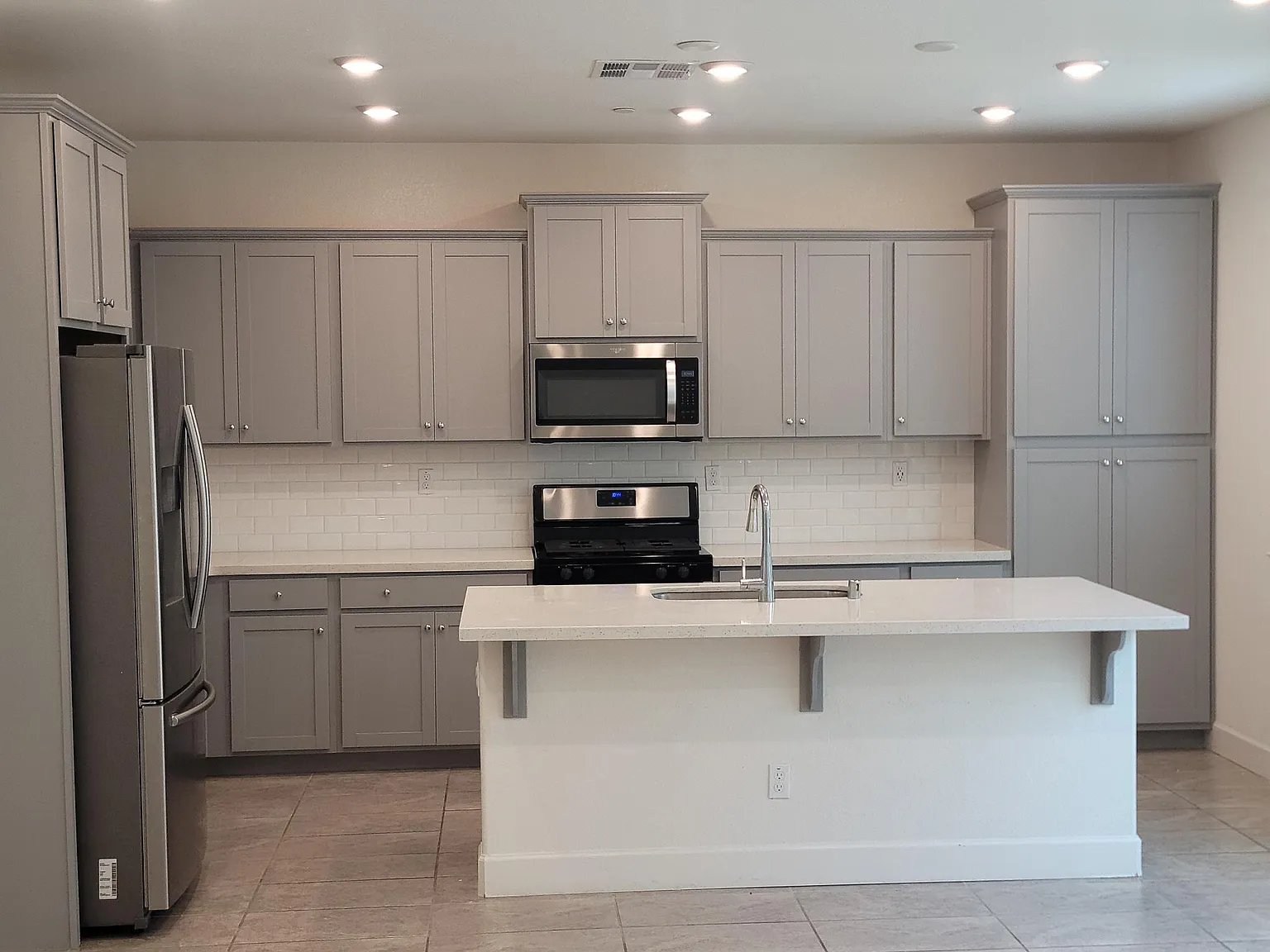 3 bed, 1833 sqft, $3,250 — Photo 4