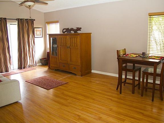 2nd image of 1824 Meadowgold Ln