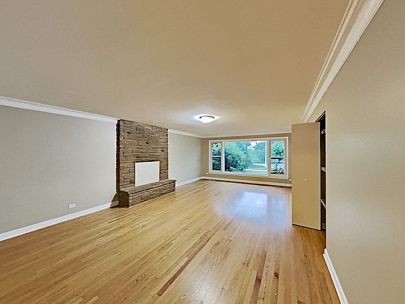 5th image of 1233 Woodbine Ave