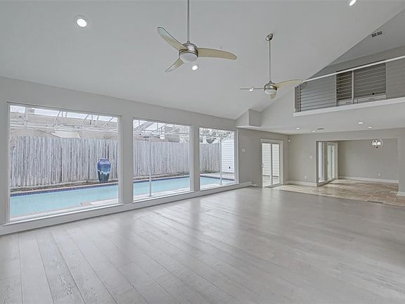 5th image of 915 Daria Dr