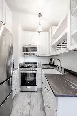 3rd image of 305 E 72nd St #4I