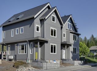 678 Wintersweet Rd NE, Bainbridge Island, WA 98110