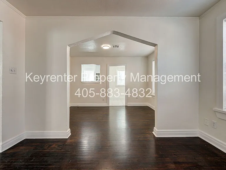N Gatewood Ave Duplex — Photo 12