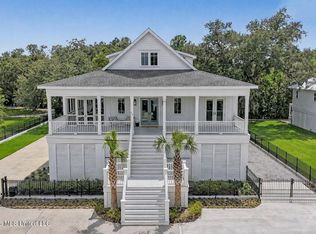 96 Boardman Ave, Bay Saint Louis, MS 39520