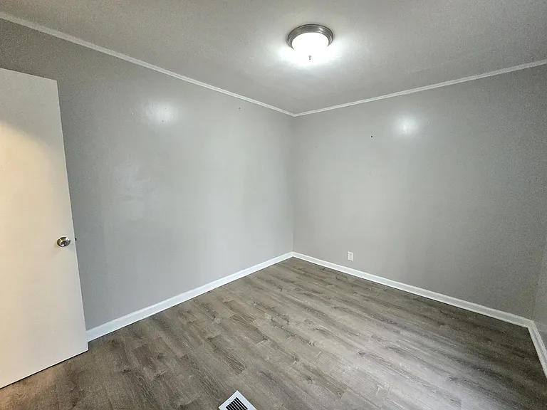 214 Edwards St — Photo 11