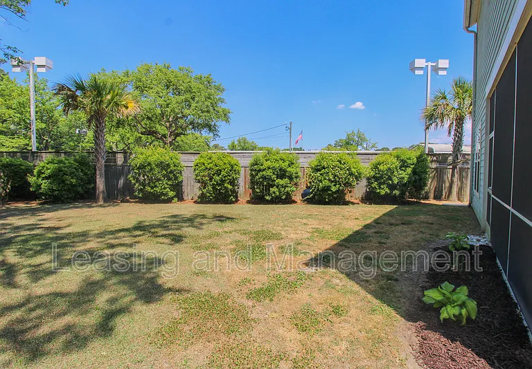 2352 Lantern St — Photo 16