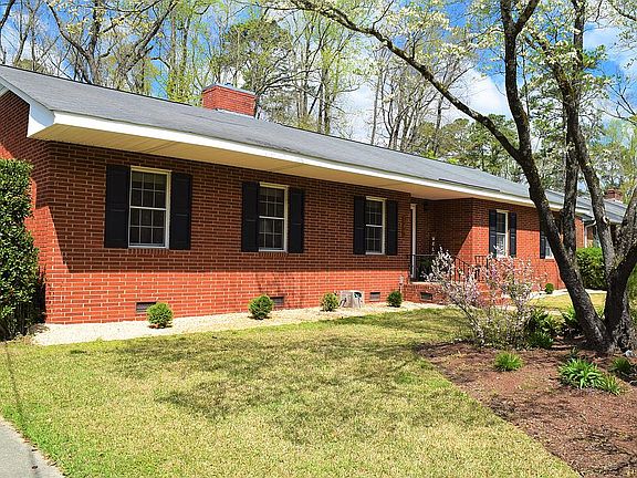 4th image of 1746 Beaumont Dr