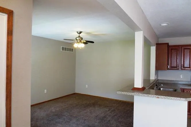 4 bed, 2632 sqft, $1,600 — Photo 2