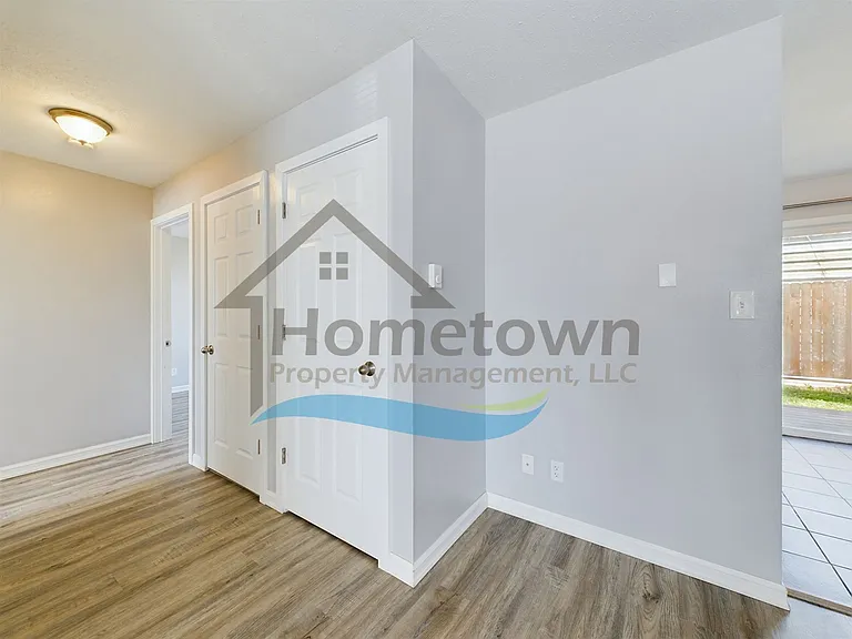 301 W 2nd Ave — Photo 22