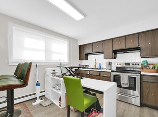 484 Shenstone Rd #1, Riverside, IL 60546