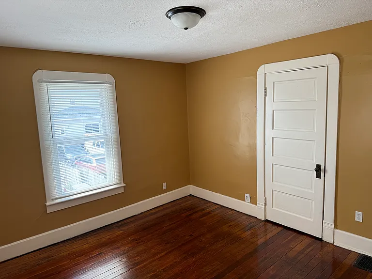 16 N Linwood Ave #1/2 — Photo 7