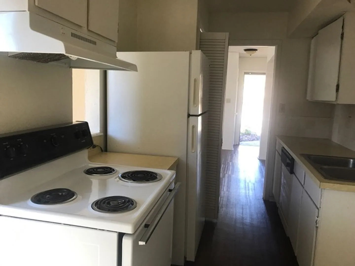 College Station - 2 bedrooms / 1.5 Bath - Fourplex for rent. Great location for students!! — Photo 4