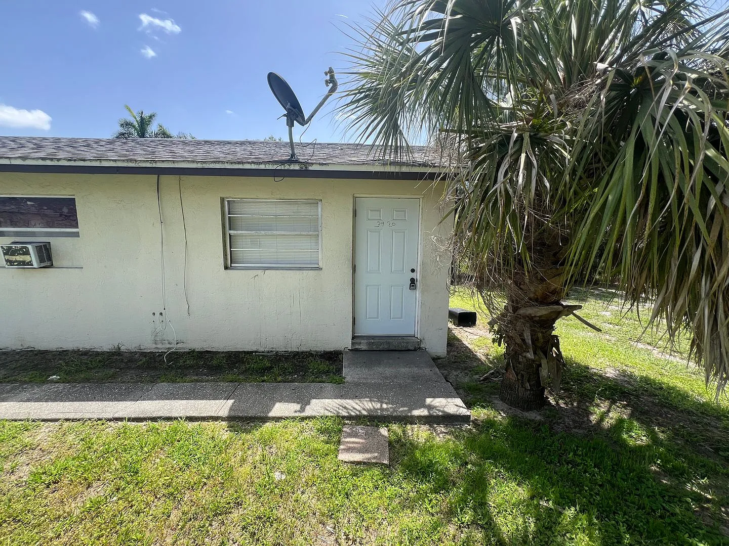 ** For Rent 2/1 Ready For A Long Term Tenant -- Fort Myers -- Pet Friendly ** — Photo 4